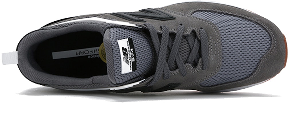 New Balance 574 Sport Gris Negro Gum MS574FBC Lookbook New Balance 574 Sport Gris Negro Gum MS574FBC