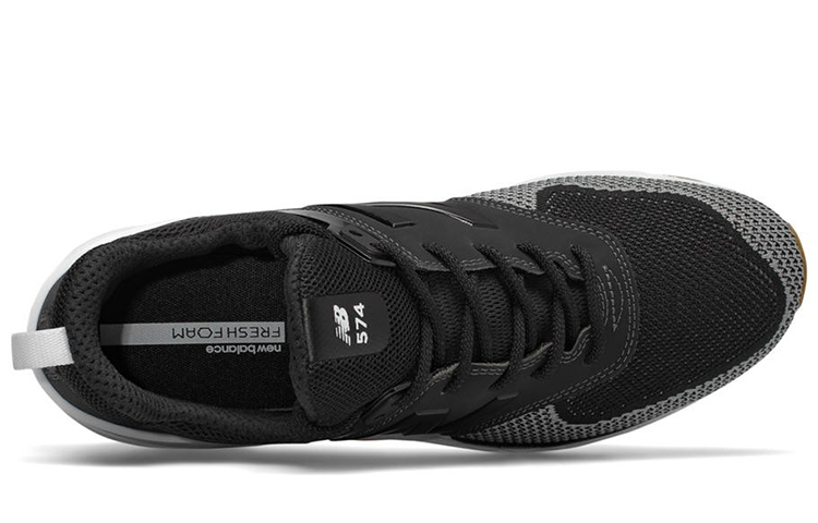 Lookbook New Balance 574 Sport 黑灰色

翻譯成台灣適合的名稱為: New Balance 574 Sport 黑灰色款