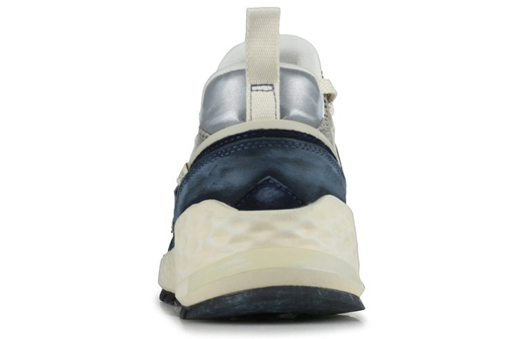 Shop New Balance 574v2 運動鞋「復古海軍藍」MS574VC