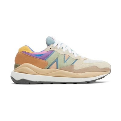NB 57/40 'Calm Taupe Vibrant Apricot'