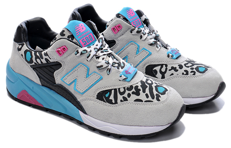 Lookbook New Balance 580系列 舒適耐磨跑步鞋 男女同款 灰色 豹紋