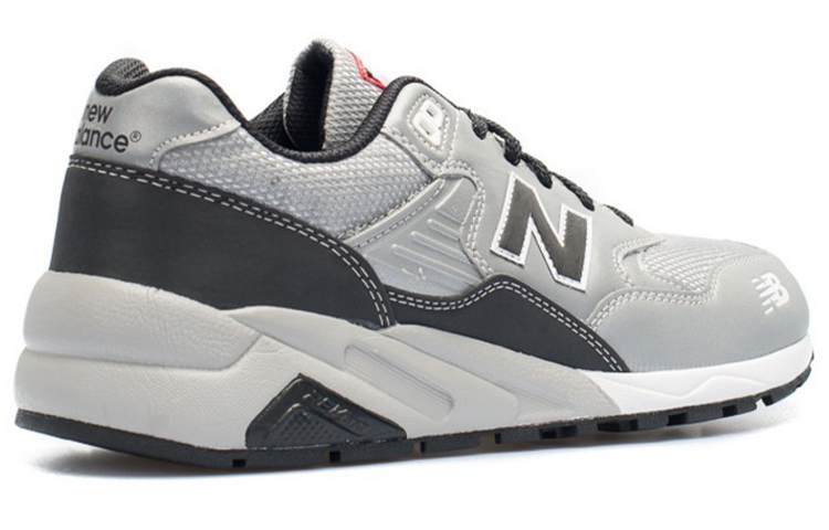 Lookbook 뉴발란스 580 '실버' MRT580BH MRT580BH
