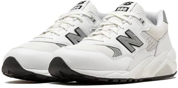 New Balance 580 'Putih Perak Metalik' MT580EC2 Lookbook New Balance 580 'Putih Perak Metalik' MT580EC2