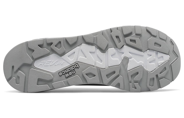 Shop 新百伦580系列解构运动鞋 银色'银白' MRT580DZ