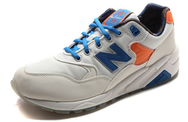 New Balance NB 580 低筒 復古跑步鞋 男款 白色 Lookbook New Balance NB 580 低筒 復古跑步鞋 男款 白色