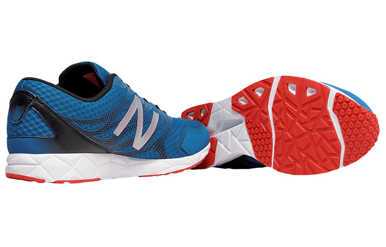 Shop New Balance 590 v5 耐磨防滑減震 低筒跑步鞋 藍色