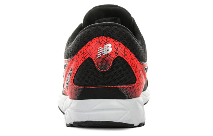 Shop New Balance 590系列 v5 防滑耐磨 低筒跑步鞋 黑紅色