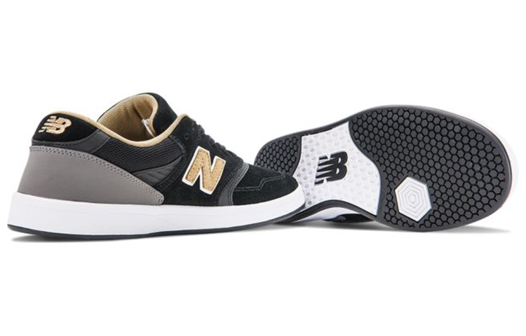 Shop New Balance 598系列 透氣輕便舒適 低幫休閒板鞋 黑色