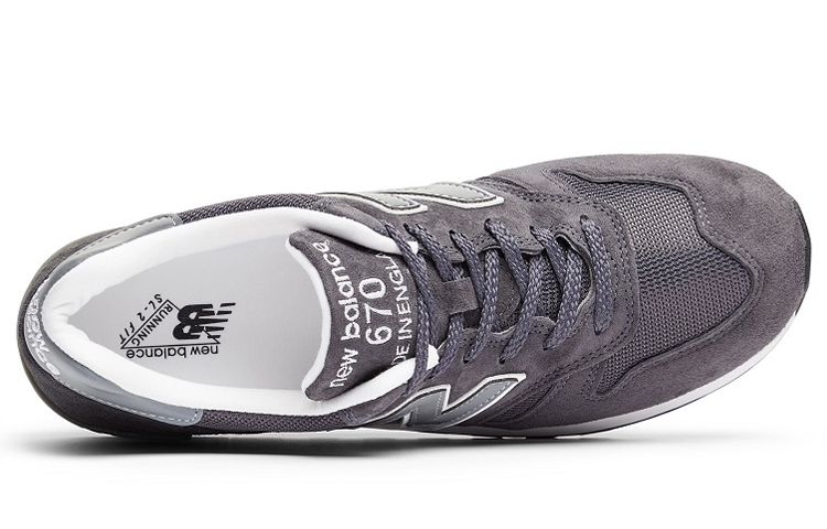 Lookbook New Balance 670 Sepatu M670CHR