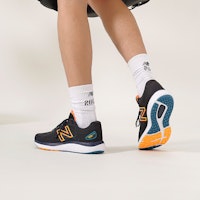 New Balance Fresh Foam 680 v7 'Hitam Jingga Biru' M680CK7 Sizing New Balance Fresh Foam 680 v7 'Hitam Jingga Biru' M680CK7