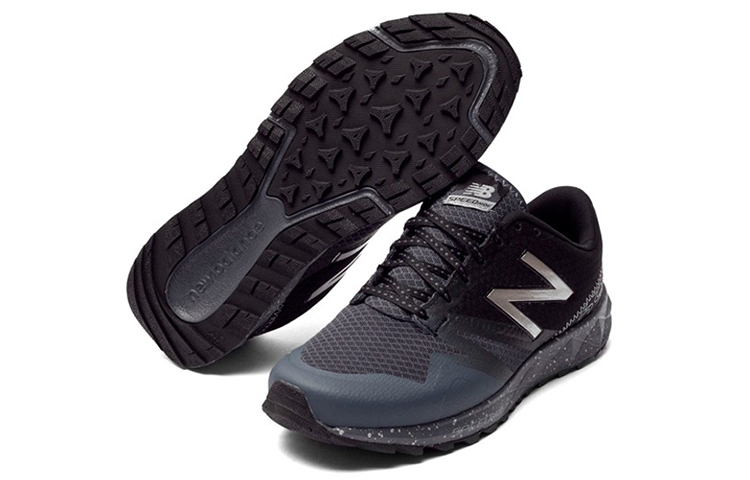 Shop New Balance 690系列舒适透气低帮休闲鞋‘黑色’ MT690LB1