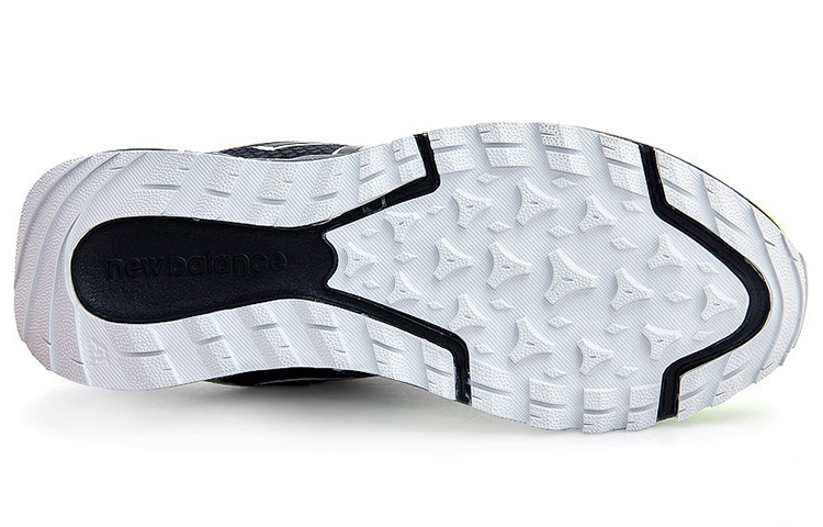 Shop NEW BALANCE 690 系列低帮/绿色 '黑色' MT690LH1