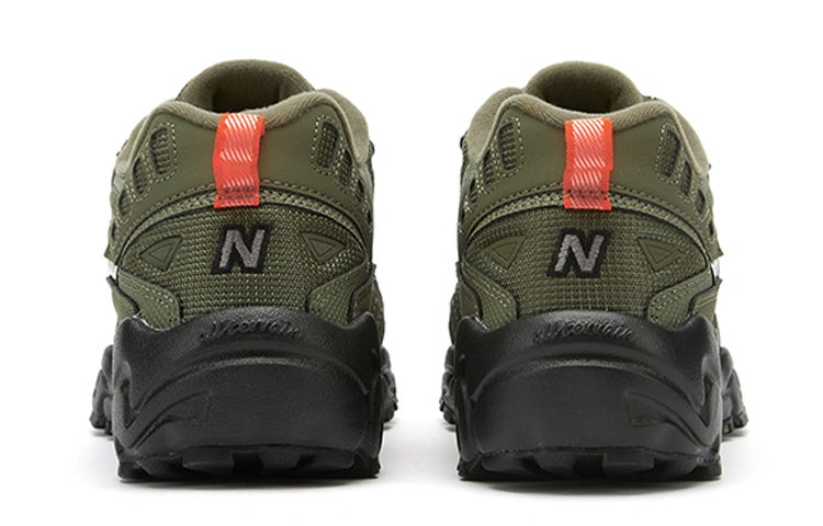 Shop New Balance 703 Serie Verde ML703NCA