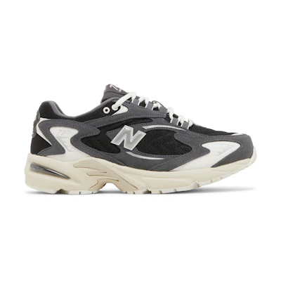 NB 725 'Black Dark Grey'