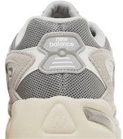 New Balance 725 'Kelabu Cerah' ML725AA Sizing New Balance 725 'Kelabu Cerah' ML725AA