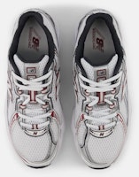 Shop New Balance 740 休閒鞋 U740RD2-D