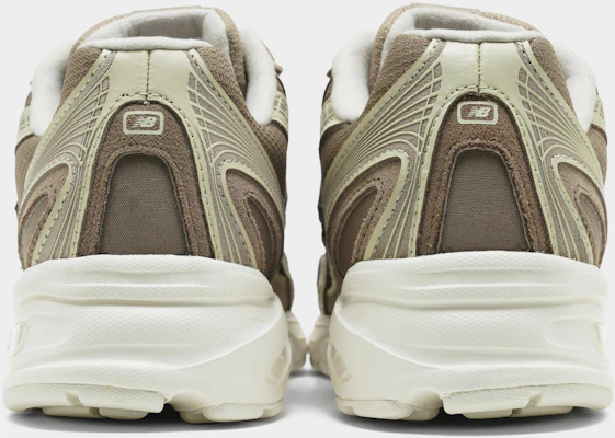 New Balance 740 Mushroom Linen U7403TR Lookbook New Balance 740 Mushroom Linen U7403TR