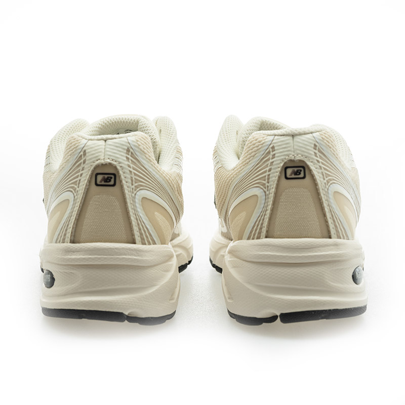 Lookbook New Balance 740 复古篮球运动鞋 U740N9J9