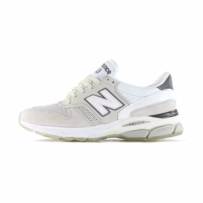 NB 770.9 Made in England 'Vodka & Caviar'