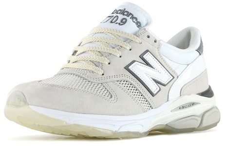 New Balance 770系列 奶白灰 英國製 Lookbook New Balance 770系列 奶白灰 英國製