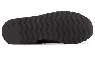 Shop New Balance 770系列 減震防滑耐磨 低幫跑步鞋 棕藍色 英產
