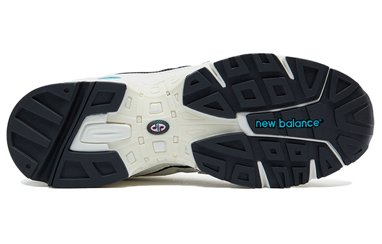 Sizing ニューバランス828 黒/白 (Nyū Baransu 828 Kuro/Shiro) ML828NC