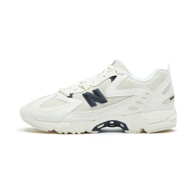 NB 828 'White Black'