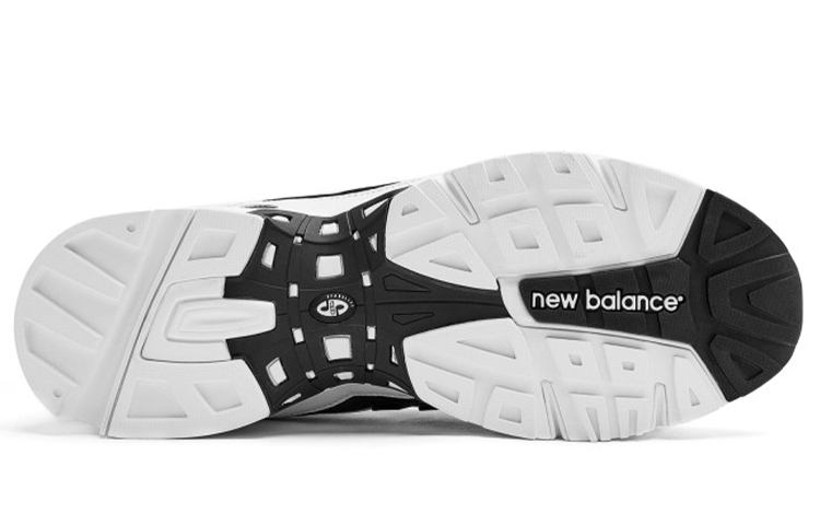 Shop 新百伦828运动鞋 黑/白配色 ML828CC