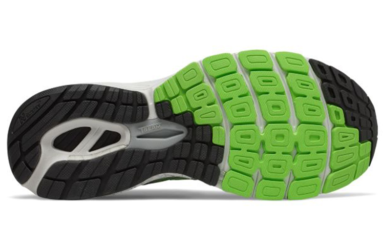 Shop New Balance NB 860 v8 低幫 跑步鞋 男款 黑銀色