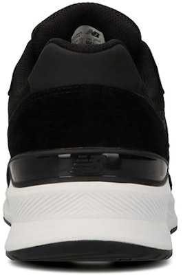 New Balance 880 Series V5 Low-Top Hitam Sneakers MW880BK5 Lookbook New Balance 880 Series V5 Low-Top Hitam Sneakers MW880BK5