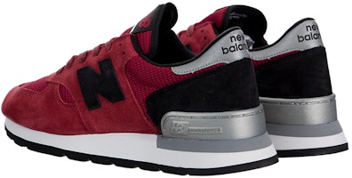 New Balance 990Series Connoisseur Guitar Kasut Merah/Hitam/Kelabu M990CRD Lookbook New Balance 990Series Connoisseur Guitar Kasut Merah/Hitam/Kelabu M990CRD