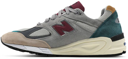 Shop New Balance 990v2 美國製 '灰色多彩' M990CP2