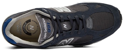 New Balance 991 Buatan England 'Kelabu Biru' M991GRB Lookbook New Balance 991 Buatan England 'Kelabu Biru' M991GRB
