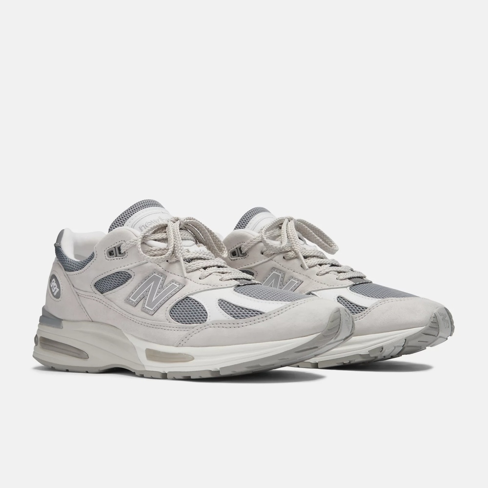 Shop New Balance 991 系列休閒鞋 U991LG2-D