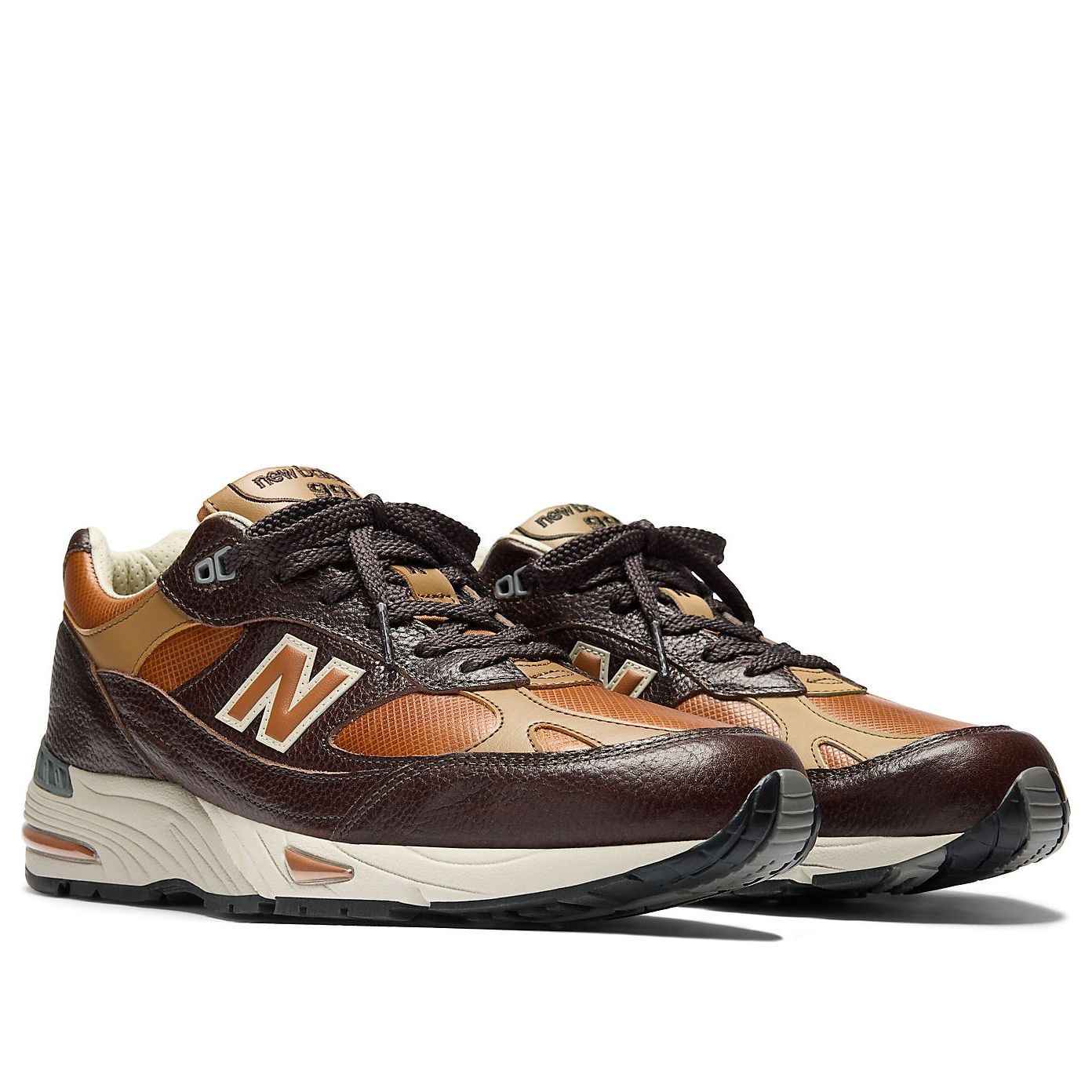 Shop New Balance 991v2 英國製 ''巧克力李子'' M991LB1