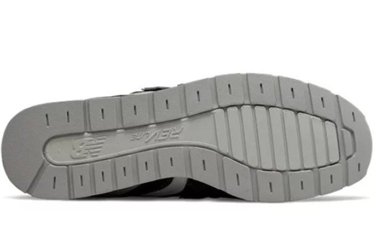 Shop New Balance NB 996 復古休閒 低筒 運動鞋 男款 黑紅