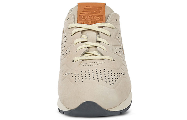 Shop ニューバランス996 ライトクリームベージュ MRL996DW