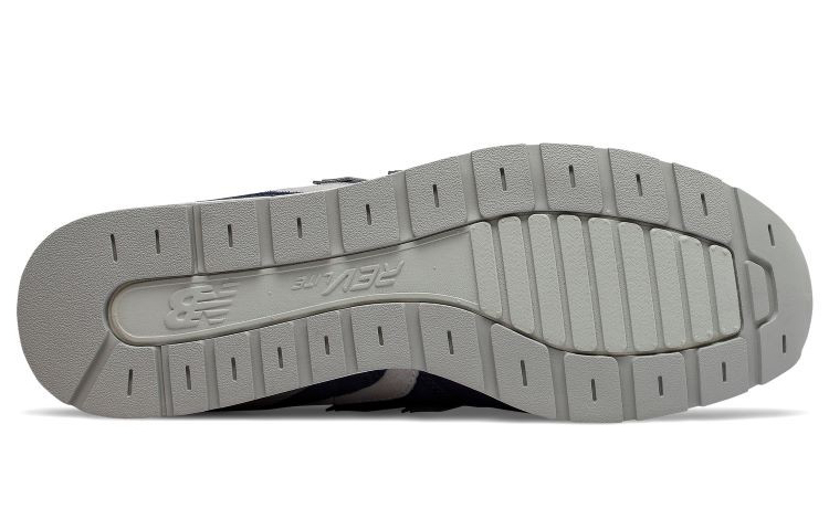 Shop New Balance 996 复古靛蓝橙色 MRL996WN