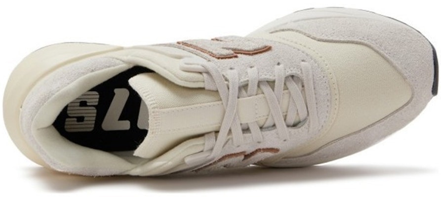 New Balance 997 'Putih Creamy' MS997LOG Lookbook New Balance 997 'Putih Creamy' MS997LOG