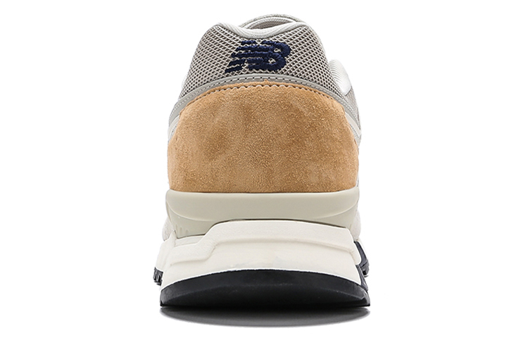 Shop 新百伦 997 休闲鞋 灰棕色 ML997HCB