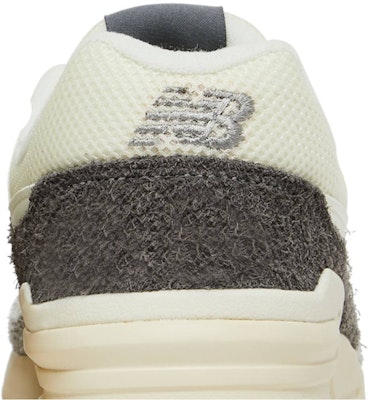 New Balance 997H 'Aluminium Cerah' CM997HRK Sizing New Balance 997H 'Aluminium Cerah' CM997HRK