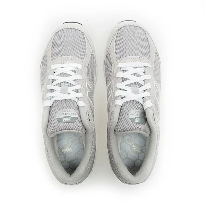 New Balance "1880 Sepatu Streetwear" WW1880R1 Sizing New Balance "1880 Sepatu Streetwear" WW1880R1