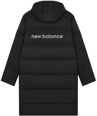 新百伦字母印花设计黑色连帽羽绒夹克. AMJ33338-BK Lookbook 新百伦字母印花设计黑色连帽羽绒夹克. AMJ33338-BK