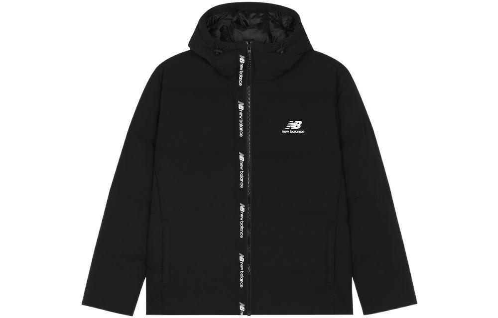 Order New Balance Chaqueta Acolchada Negra con Logo, Capucha y Cierre Frontal. AMJ23343-BK