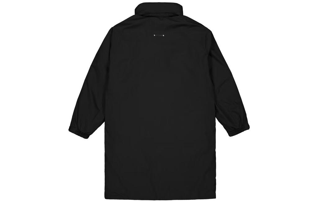 Lookbook Chaqueta Acolchada Negra New Balance con Cremallera y Capucha. NPD43191-BK