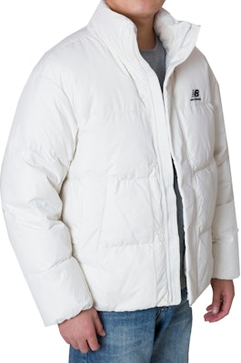 New Balance Jaket Puffer Putih Cream dengan Logo Bordir. NBNPC41013-64 4