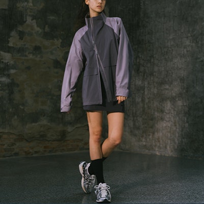 New Balance 灰色復古拼色立領休閒運動外套. NAE39021-GR Shop New Balance 灰色復古拼色立領休閒運動外套. NAE39021-GR