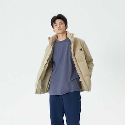 New Balance冬季保暖羽绒服防风卡其黄色外套. AMJ24359-TWD Sizing New Balance冬季保暖羽绒服防风卡其黄色外套. AMJ24359-TWD