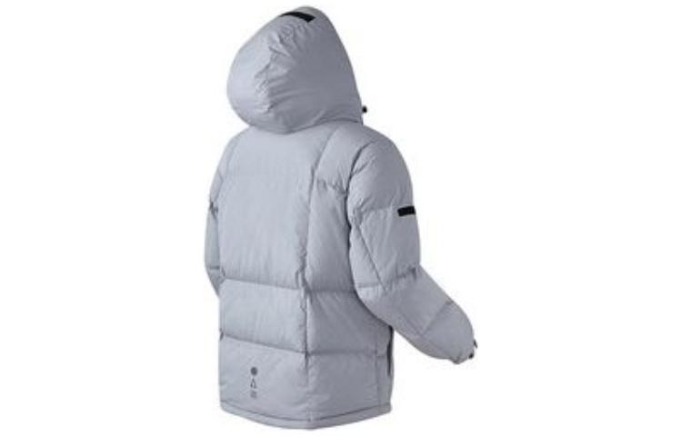 Lookbook 뉴발란스 유니세스 그레이 로고 프린트 후드 퍼퍼 재킷. NBNPA43013-GRAY