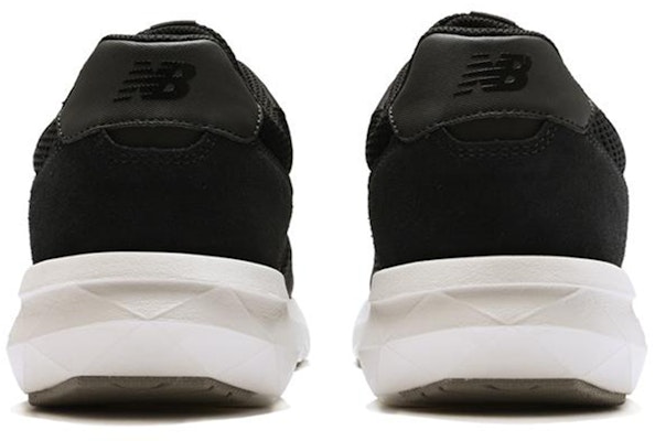 New Balance Air Jordan 1 Mid 白色大學紅石墨灰運動鞋 UA800BA1 Lookbook New Balance Air Jordan 1 Mid 白色大學紅石墨灰運動鞋 UA800BA1